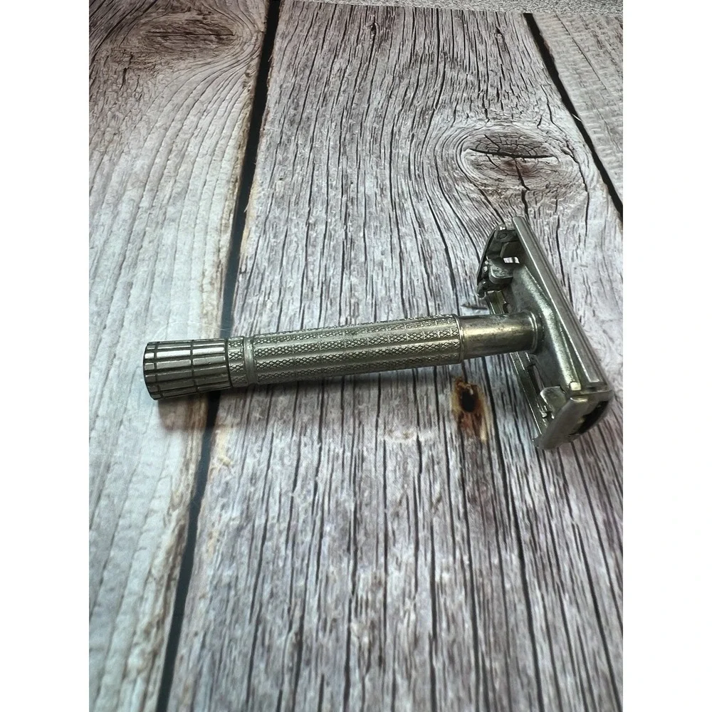 Vintage‎ 1955 Gillette Flare Tip Double Edge Safety Razor A4 One Piece